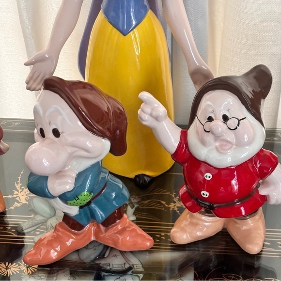 Rare Vintage Walt Disney's
Snow White The Seven Dwarfs
X Large Ceramic Figurine - Picture 8 of 17